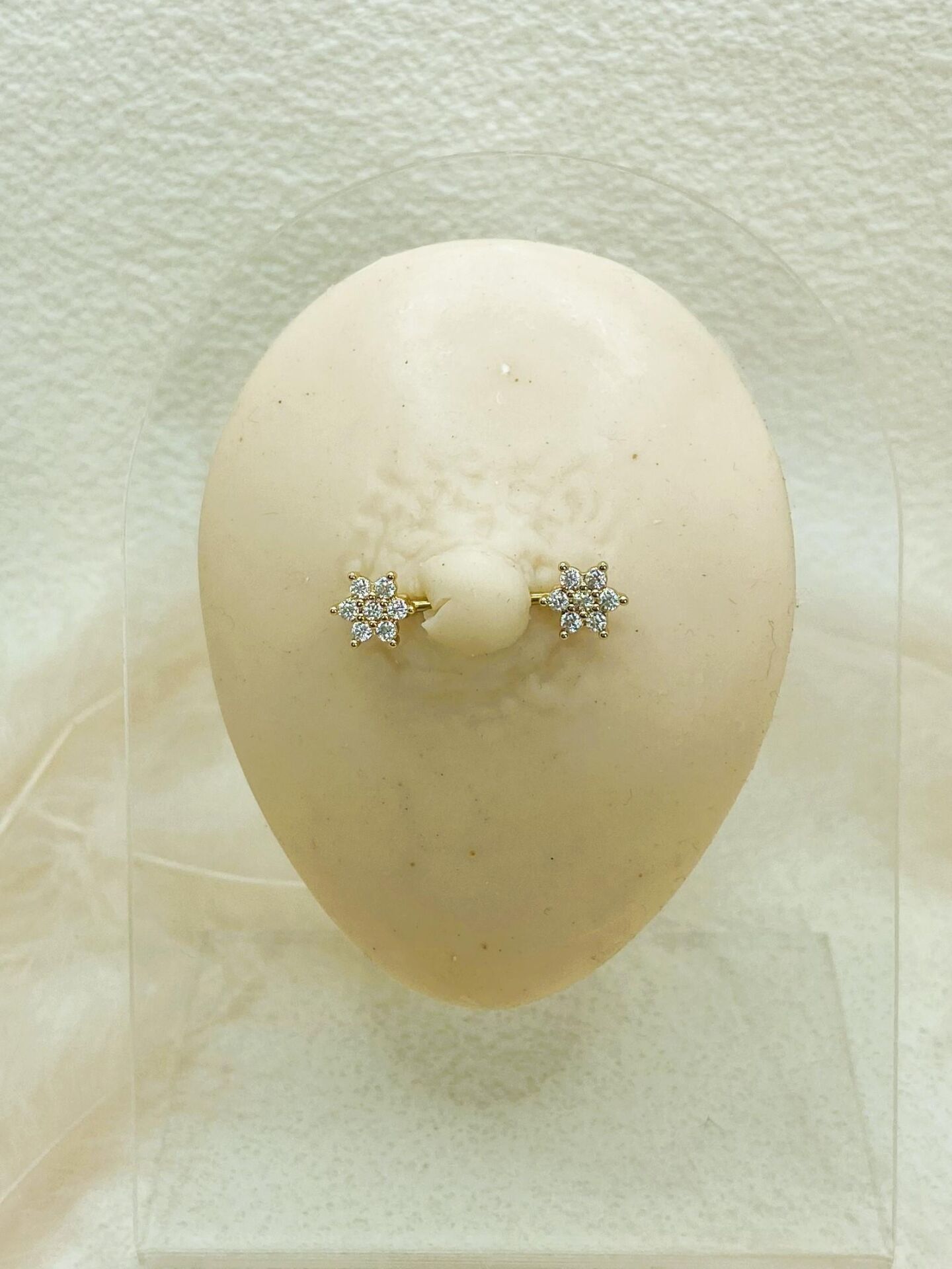 CERRAHİ ÇELİK ALTIN RENGİ GÖĞÜS UCU PİERCİNG KÜPE