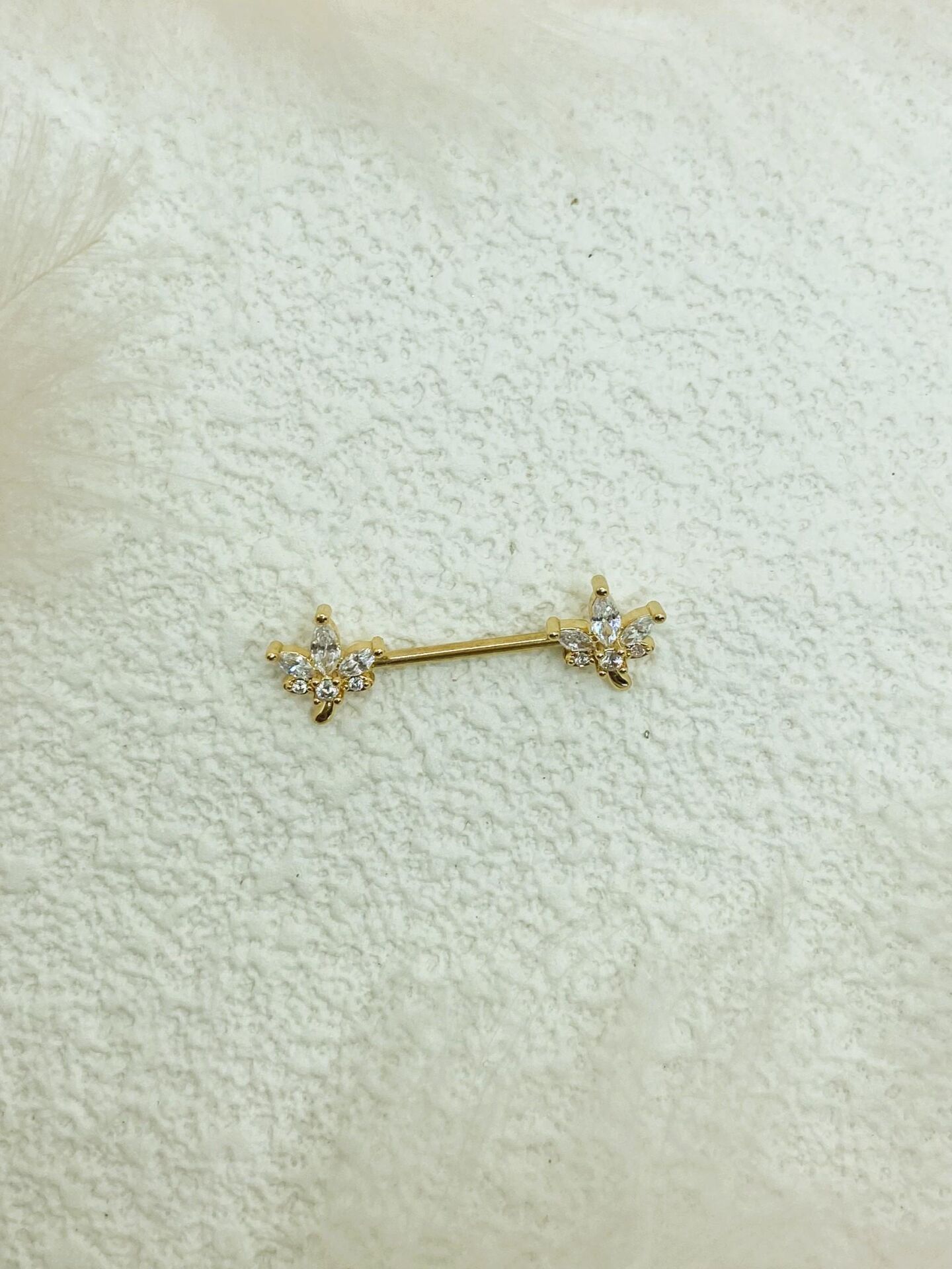 CERRAHİ ÇELİK ALTIN RENGİ GÖĞÜS UCU PİERCİNG KÜPE