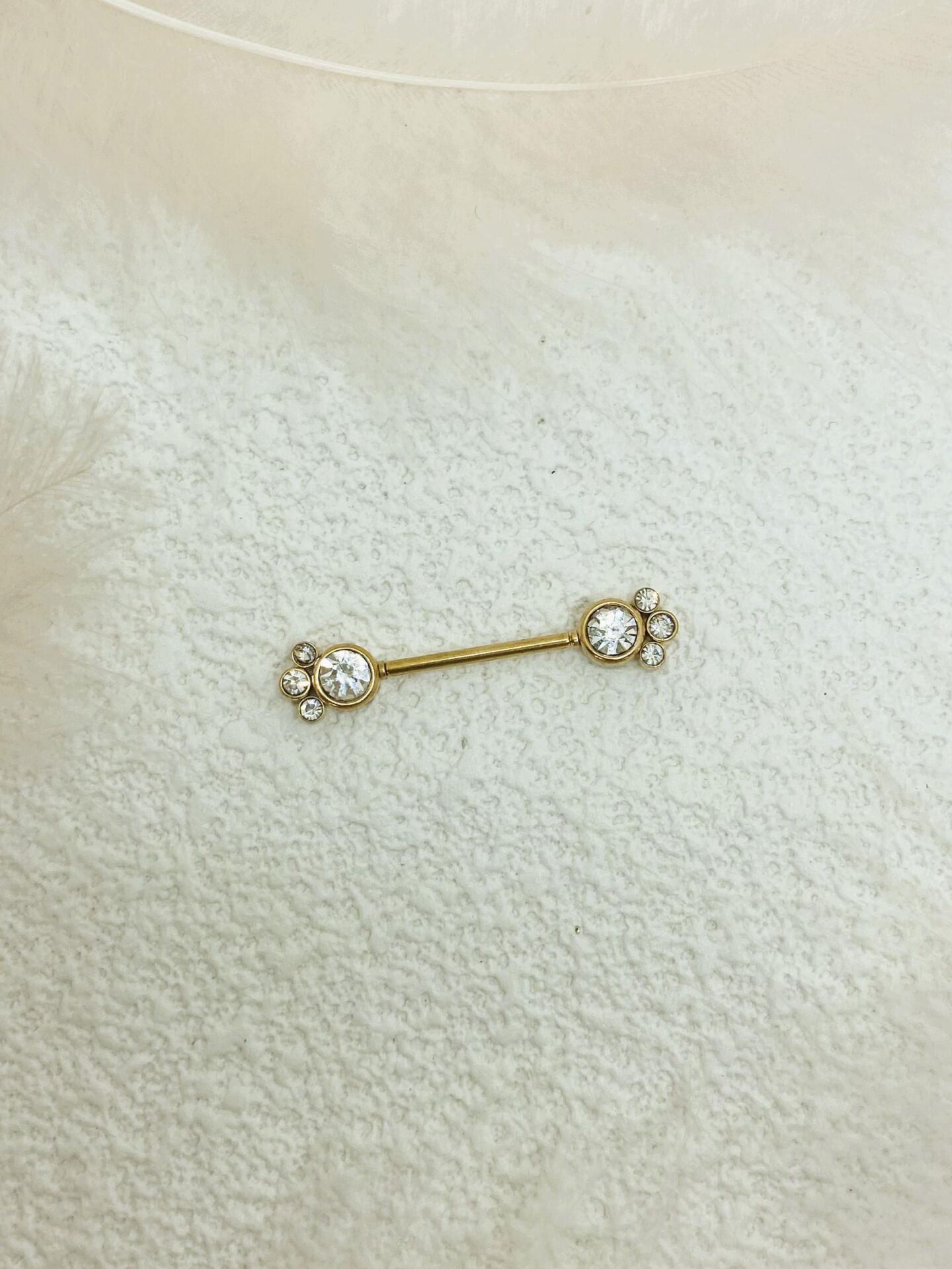 CERRAHİ ÇELİK ALTIN RENGİ GÖĞÜS UCU PİERCİNG KÜPE