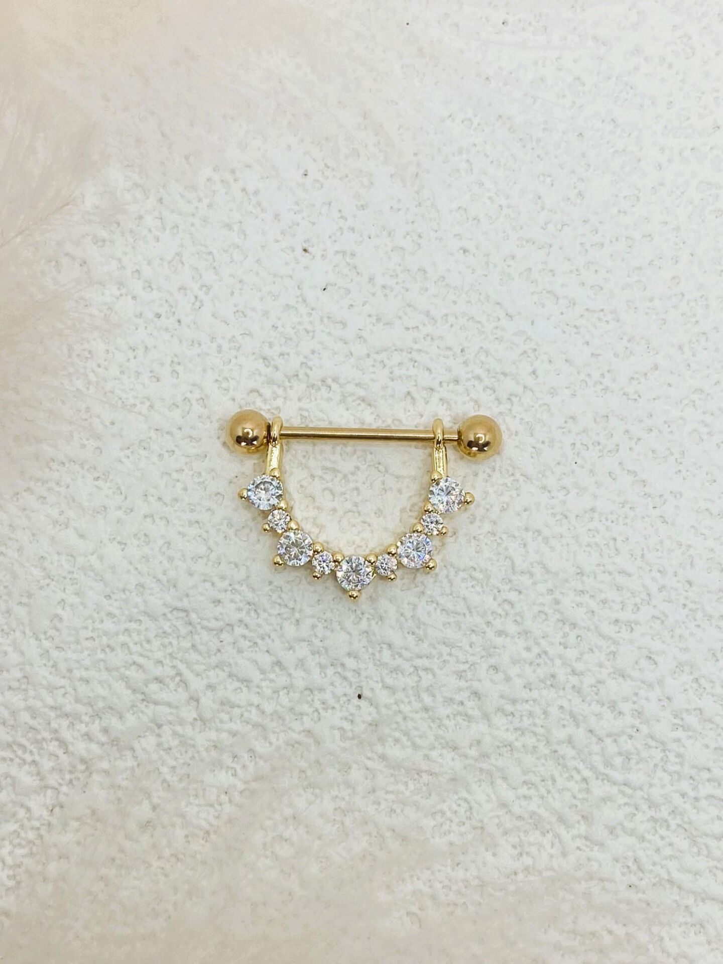 CERRAHİ ÇELİK ALTIN RENGİ GÖĞÜS UCU PİERCİNG KÜPE