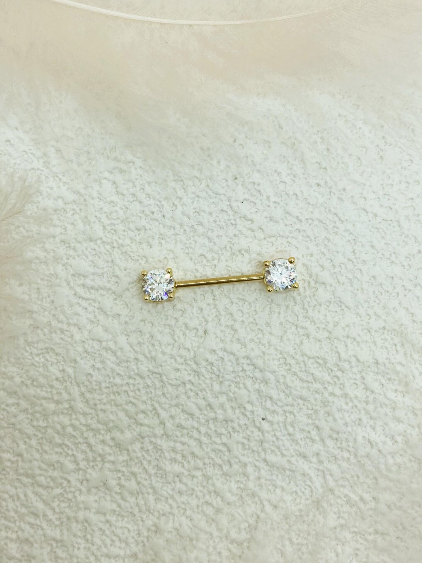 CERRAHİ ÇELİK ALTIN RENGİ GÖĞÜS UCU PİERCİNG KÜPE