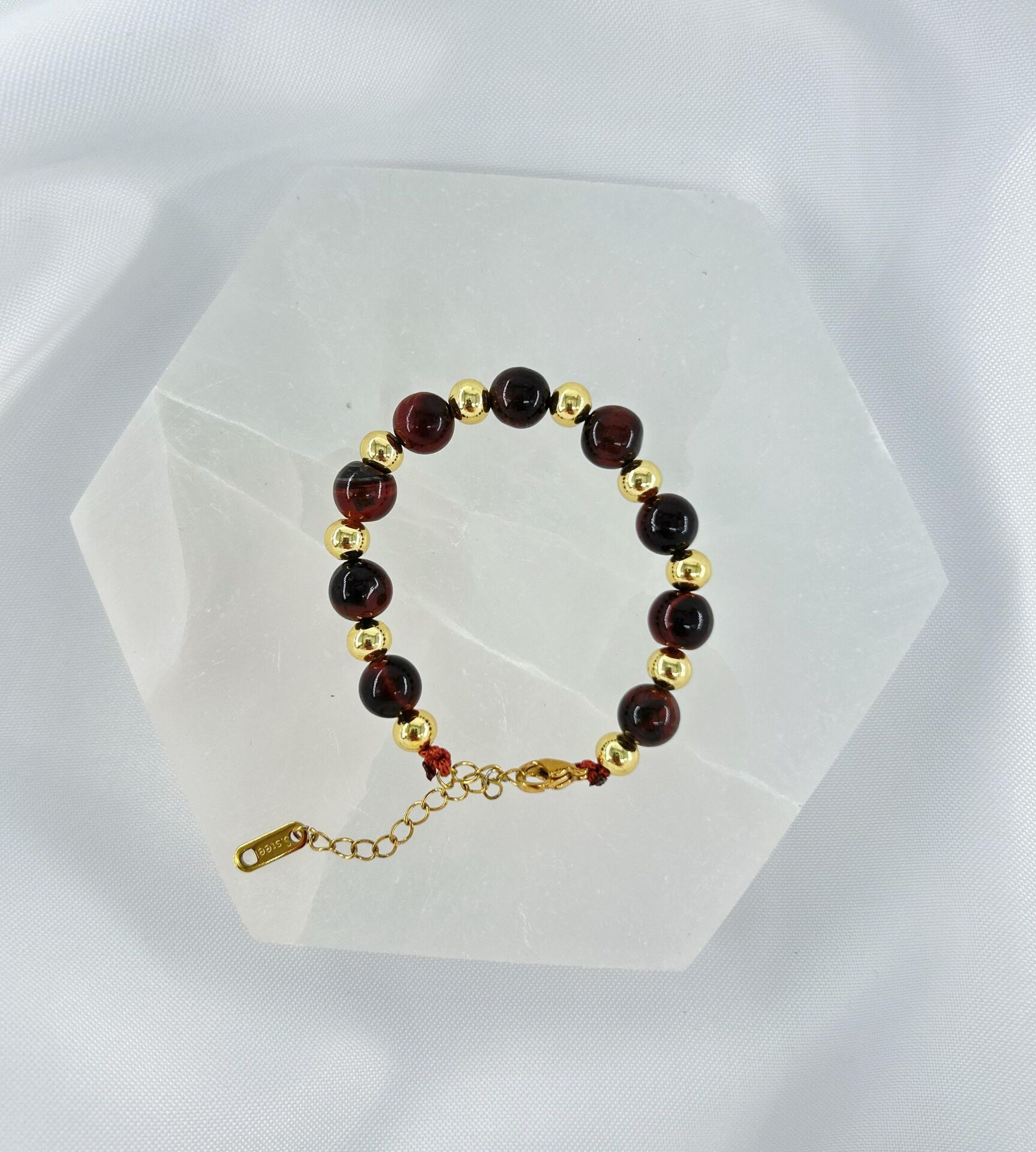 KIRMIZI KAPLAN GÖZÜ 8MM DOĞALTAŞ ÇELİK KLİPSLİ BİLEKLİK